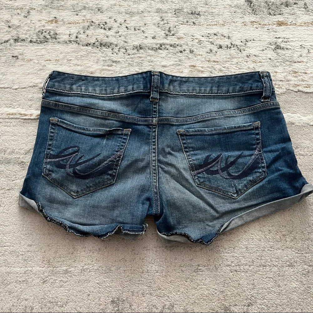 Like 🆕 Express distressed jean 2.5” inseam cuffed shorts